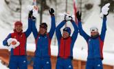 图文-越野滑雪女子4x5公里接力俄罗斯队员高举手臂