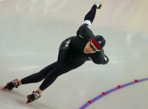 图文-速度滑冰男子1000米 海德里克过弯