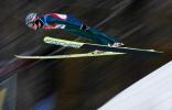 图文-跳台滑雪120米级个人赛决赛纵身一跃