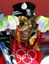图文-女子高山滑雪超级大回转冠军戴了一副金眼镜