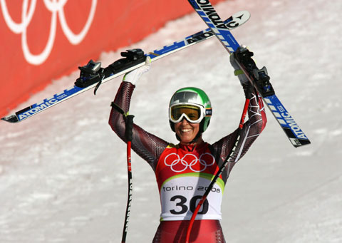 图文-女子高山滑雪超级大回转多夫梅斯特庆胜利