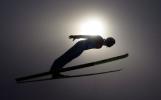 图文-冬奥会跳台滑雪美图欣赏在光与影中飞翔