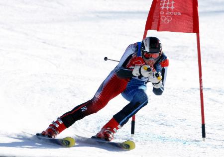 图文-高山滑雪男子大回转赛况李光旭竭尽全力