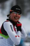 图文-越野滑雪女子竞速赛等待领奖的幸福时光