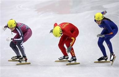 女子1000米预赛 精彩图集; 图文-短道速滑女子1000米预赛王蒙起跑瞬间