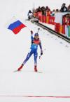 图文-冬季两项女子4x6公里接力赛阿哈托娃挥舞国旗