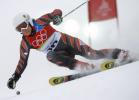 图文-高山滑雪女子大回转赛瑞士选手涉险过关