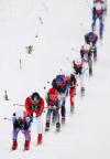 图文-女子30公里自由式集体赛比赛队伍雪上游龙