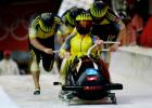 图文-冬奥会男子四人雪车赛瑞士队准备出发