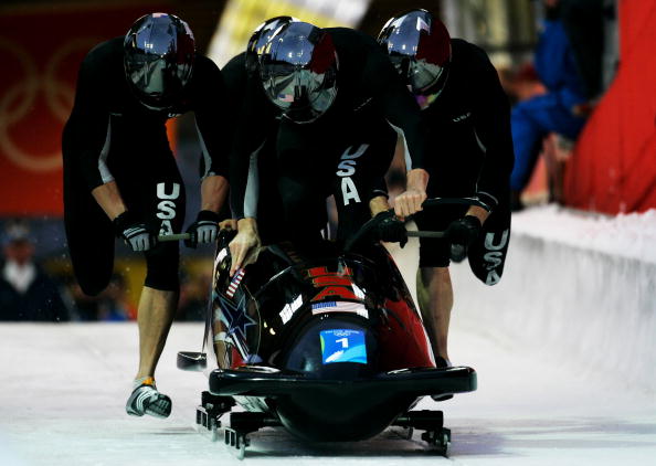图文冬奥会男子四人雪车赛美国队在比赛中