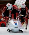 图文-冬奥会男子四人雪车赛加拿大队错落有序