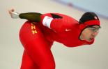 图文-速度滑冰女子5000米中国队王霏孤军奋战