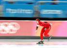 图文-冬奥会速滑女子5000米王霏穿梭光怪赛场