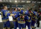图文-[男子冰球]芬兰2-3瑞典瑞典队员欢呼庆祝
