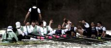 图文-牛津―剑桥赛艇对抗赛比赛结束一刻悲喜两分