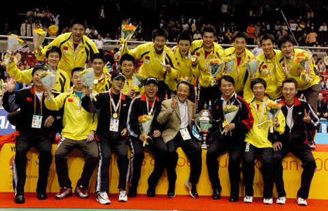 图文-中国男队六夺汤姆斯杯队员教练集体合影