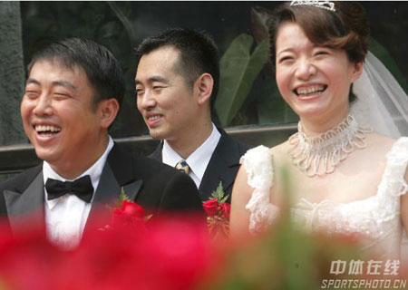 刘国梁迎娶爱妻 孔令辉当伴郎; 乒乓球男子团体夺冠 主教练刘国梁的