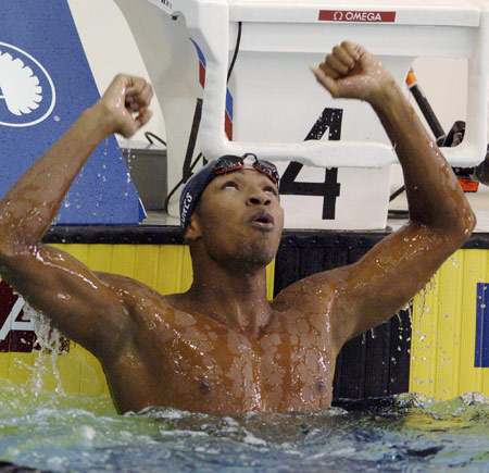 图文-泛太平洋游泳赛 琼斯男子50米自由泳破纪