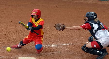 图文-中国女垒击败加拿大队于燕宏惊险击球瞬间