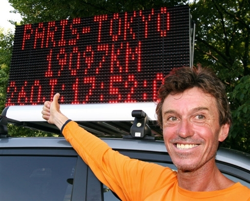 图文-吉拉尔完成跑步穿越欧亚壮举 世界纪录在
