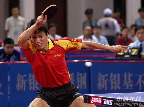 图文-八一获全国乒球赛男团冠军 雷振华成为奇