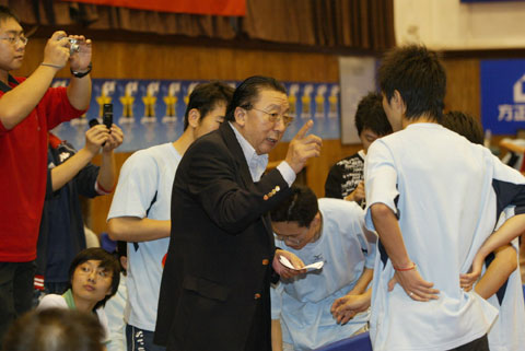 图文北京高校乒乓球邀请赛许绍发做场外指导