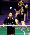 图文-中国羽球赛女双第3轮张洁雯后场跳起扣杀