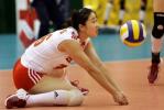 图文-女排世锦赛中国3-1胜古巴张娜跪地将球救起