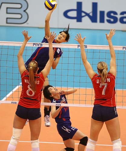 图文-女排世锦赛美国3-0中国台北犀利快攻破网