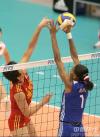 图文-女排世锦赛中国3-1古巴双方网上的争夺激烈