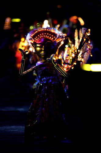 图文-多哈开幕式演绎亚洲风情神秘佛像手舞足蹈