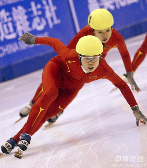图文-亚冬会王蒙500米破纪录夺冠 王蒙转弯技