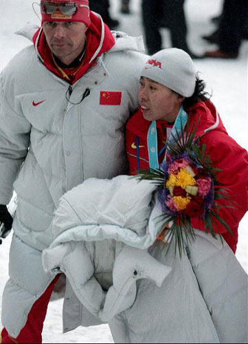 图文-越野滑雪女子短距离自由式王春丽与外籍教练