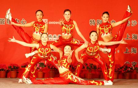 图文-全国健美操总决赛上海举行 女子6人完美pose