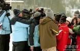 图文-冬季两项女子15公里刘显英摘金冠军深陷包围