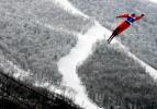 图文-自由式滑雪空中技巧韩晓鹏摘金飞跃一片林海