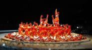 图文-亚冬会闭幕式盛况团花紧簇传统的舞动