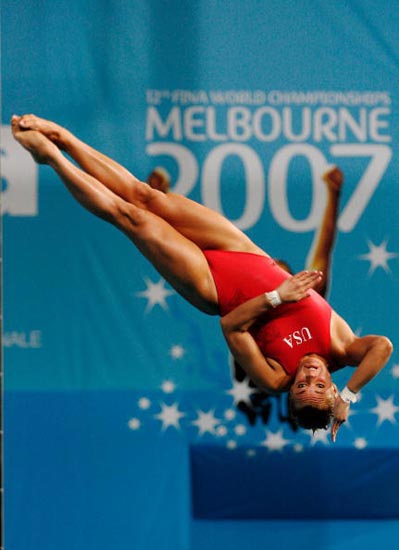 图文跳水女子3米板郭晶晶夺冠美国人扮演红衣女郎