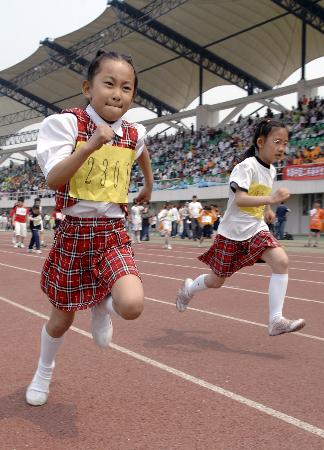 图文-芳草地小学的小小奥运会+50米跑步比赛