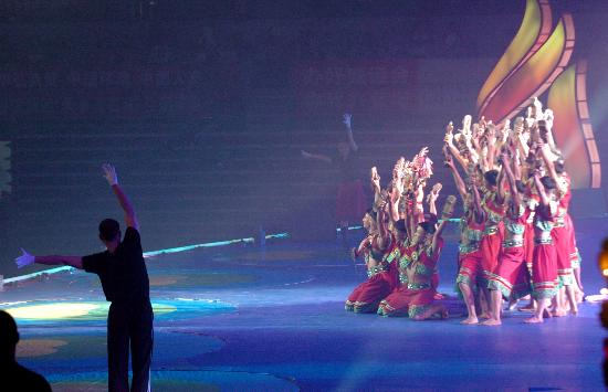 图文-第七届全国残疾人运动会开幕 手语教练指