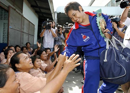 图文-泰国女犯人因夺得冠军被减刑释放 狱友为