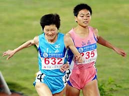 十运会女子1500米决赛起争议邢慧娜冠军被取消