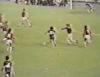 1981年，博卡3比0科隆，马拉多纳从后场开始盘带，躲过多名防守队员，在禁区外劲射破门