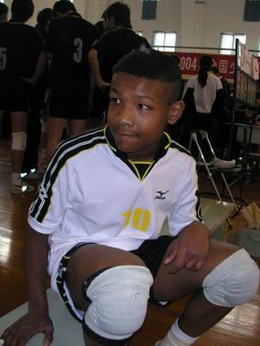 中非混血儿现身全国少年排球赛丁慧偶像是姚明