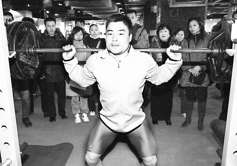 天津市民健身纪录挑战赛 大力士一人打破五项