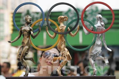 肖像外交大使世界巡展奥运雕塑_nike新浪竞技