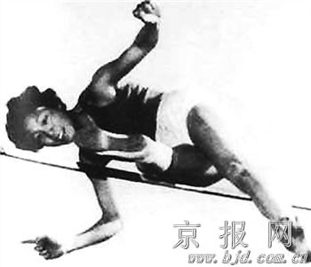 中国女子跳高第一人70大寿 郑凤荣依然有颗年轻的心
