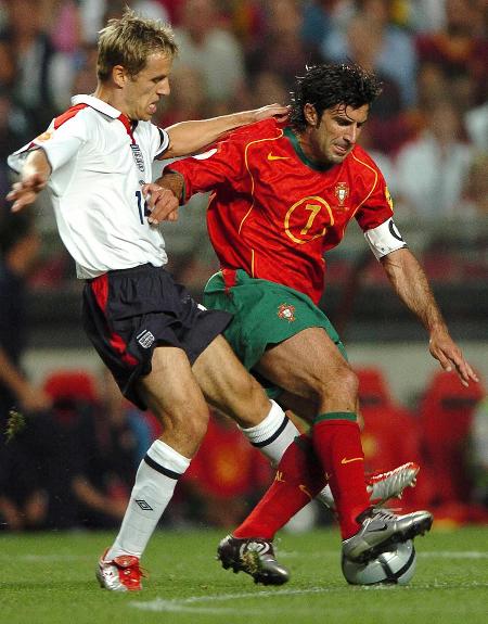 图文-2004欧洲杯葡萄牙淘汰英格兰 费戈被绊