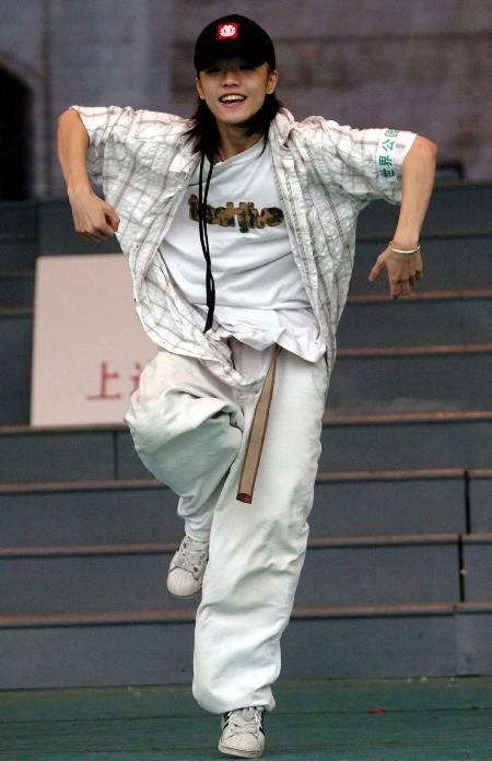 图文-北京首届街舞大赛落幕 男单冠军的王子奇