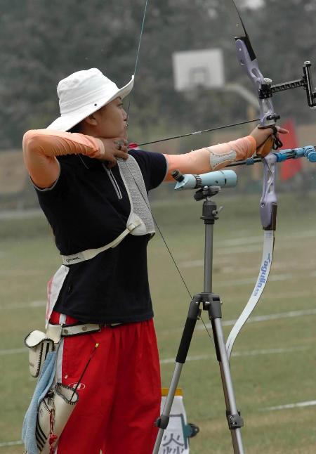 图文-全国射箭奥林匹克赛 辽宁张金生获女子银牌